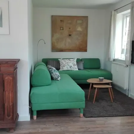 Und Haushaelfte Friesland