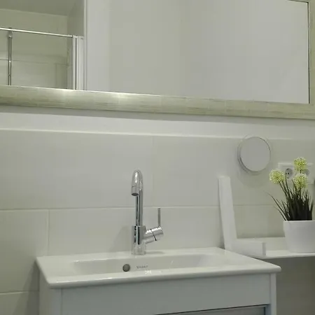 Und Haushaelfte Friesland * Midlum (Schleswig-Holstein)