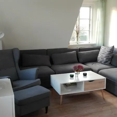 Und Haushaelfte Friesland